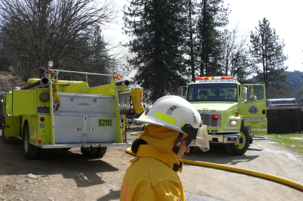 loading Gallery/Action/Structure Fire, Davis Rd, 15mar2010/fullsize/L1060242.JPG... or select a thumbnail